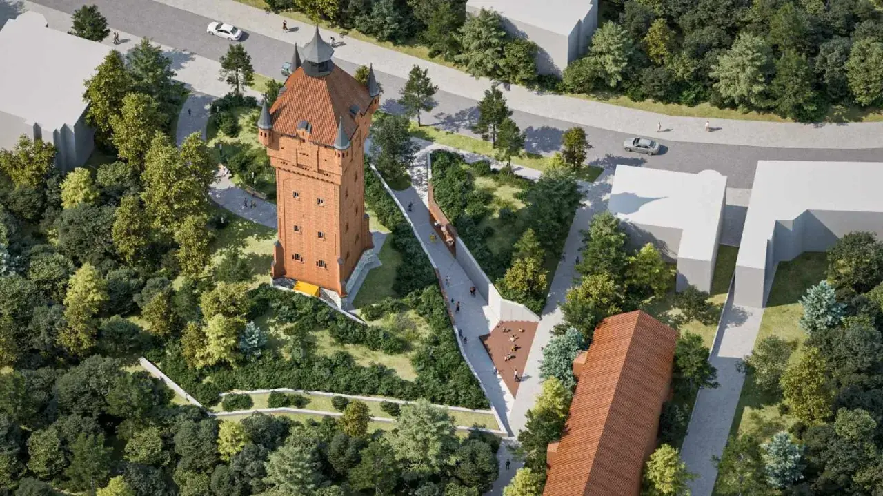 Nowoczesna aranżacja terenu wokół wieży ciśnień w Śremie. Spacerowicze cieszą się zielenią i architekturą.
