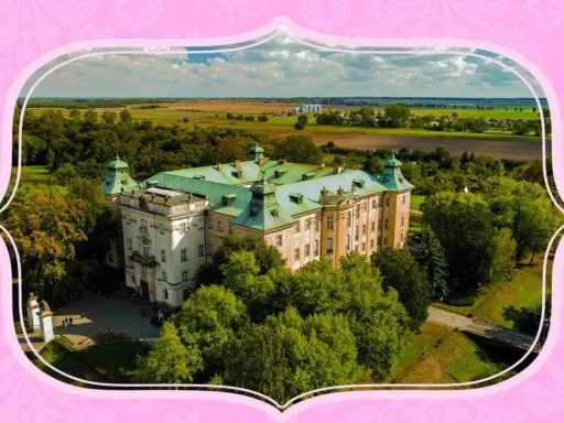 Pałac w Rydzynie, otoczony zielenią, zaprasza na niezapomniane wydarzenia. Malownicze krajobrazy i zabytkowa architektura tworzą wyjątkową atmosferę.