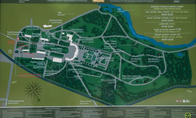 Mapa Pałacu w Rogalinie z zaznaczonymi atrakcjami: pałac, galerie, ogrody, dęby, dawne budynki gospodarcze. Rogalin atrakcje dla każdego.