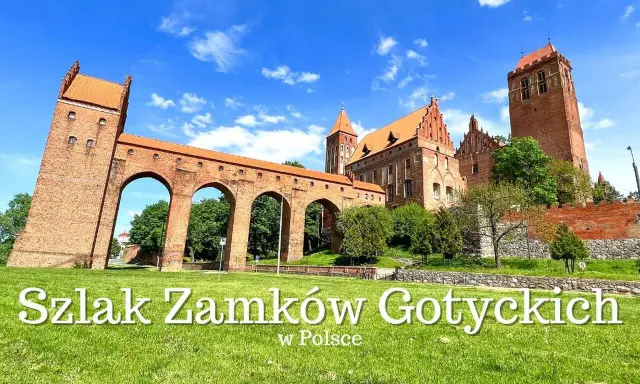 Imponujące budowle gotyckie w Polsce, w tym zamek z charakterystycznym mostem arkadowym, na tle błękitnego nieba.