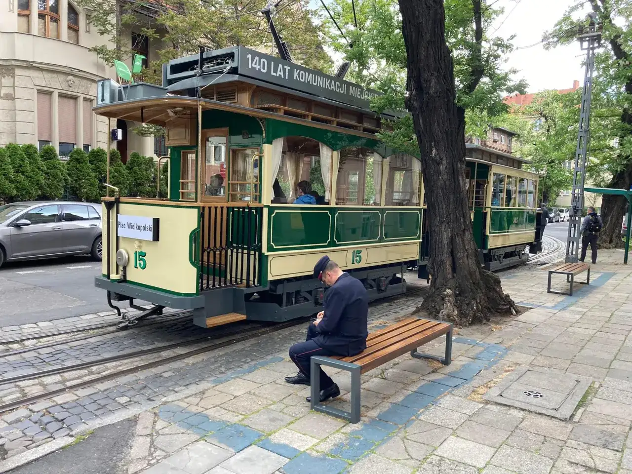 Historyczny tramwaj po poznańsku, z napisem